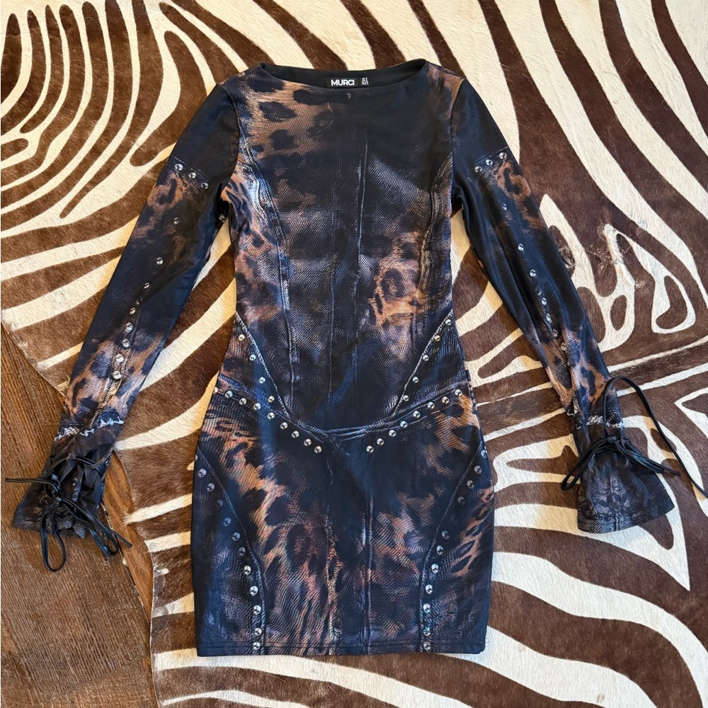 Stylish Long Sleeve Dress with Unique Pattern